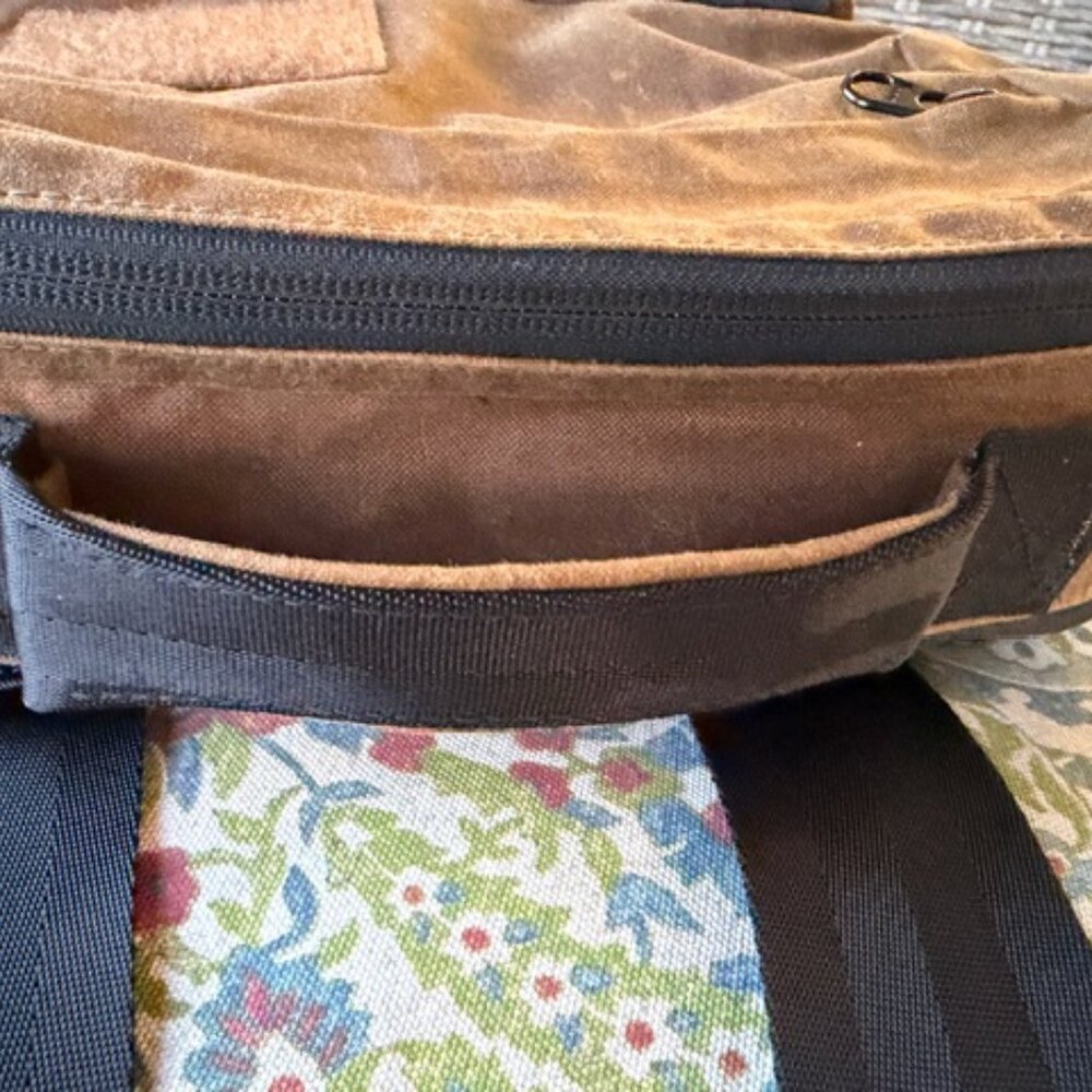 Chuyen CTactical CT5 Sling Bag in waxed canvas: gorgeous sling/crossbody - Picture 4 of 9